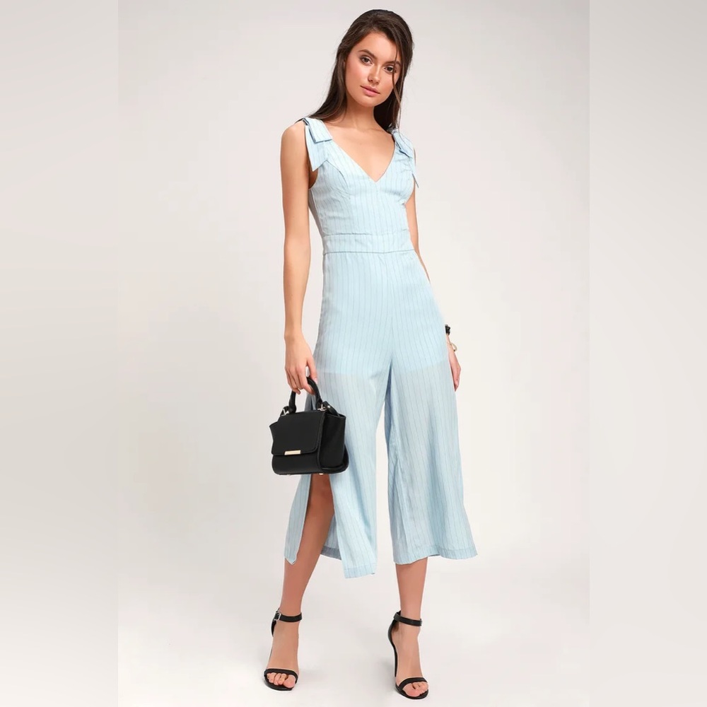LULU’S light blue striped jumpsuit, size M